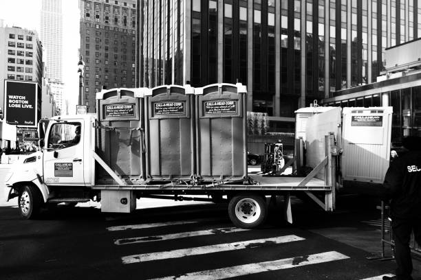 Best Portable bathroom rental  in Bellefontaine Neighbors, MO